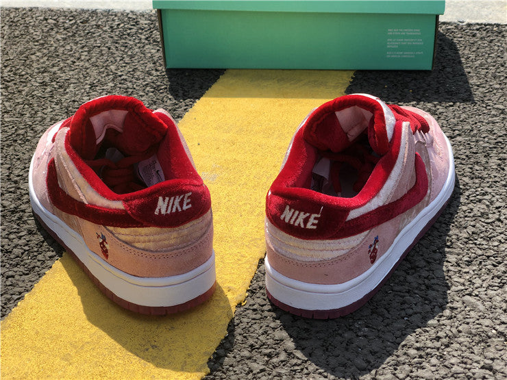 Nike SB Dunk Low - Strange Love