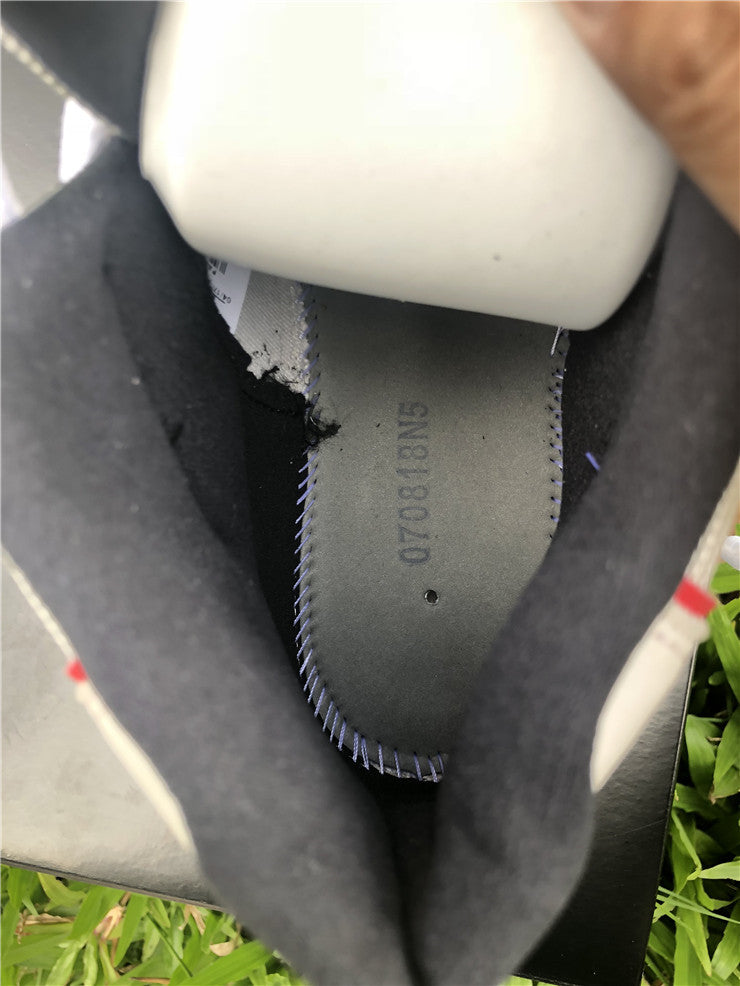 Jordan 11 - Platinum Tint