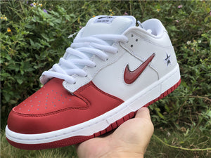 Nike SB Dunk Low - Supreme Red