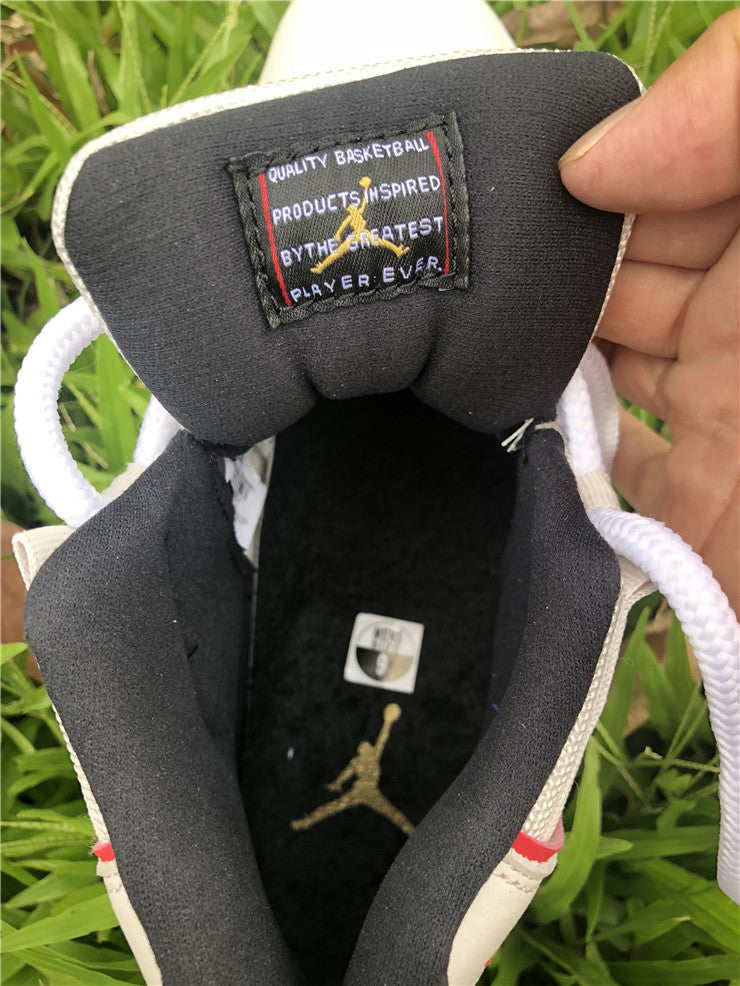 Jordan 11 - Platinum Tint