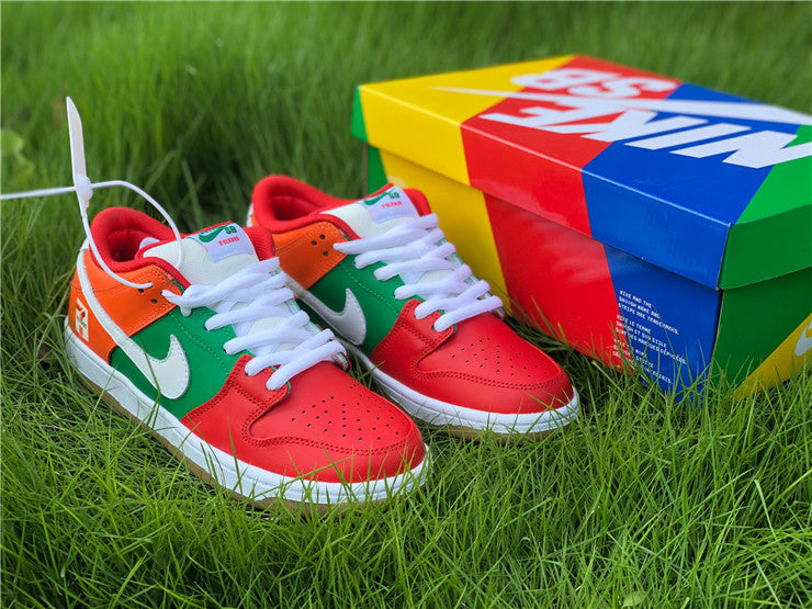 Nike SB Dunk Low - 7 Eleven