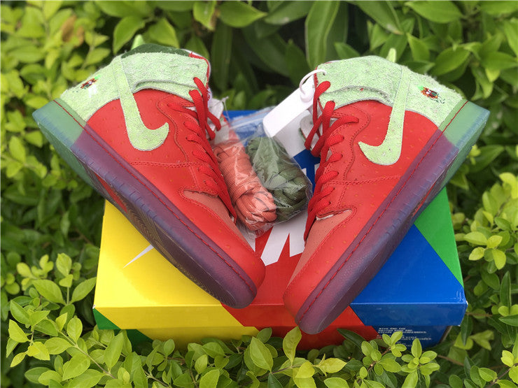 Nike SB Dunk High - Strawberry Cough