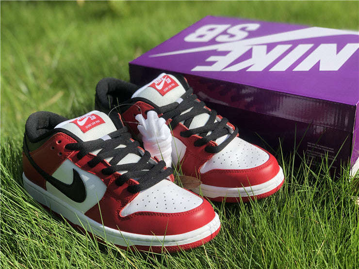 Nike SB Dunk Low - Chicago