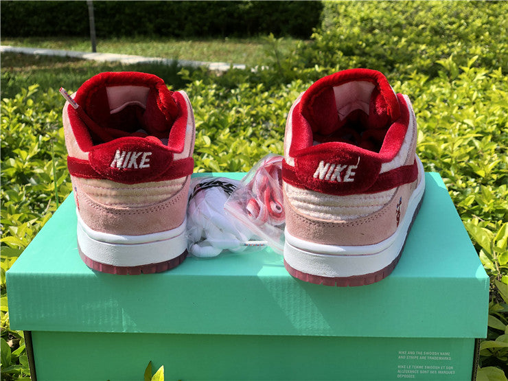 Nike SB Dunk Low - Strange Love