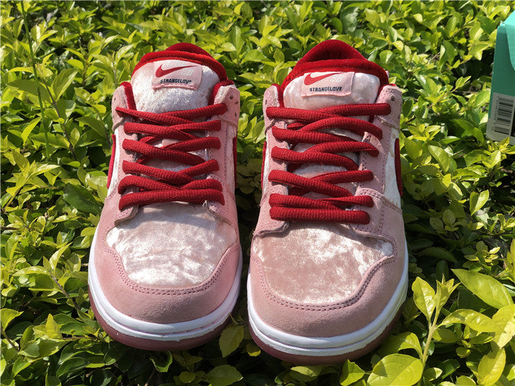 Nike SB Dunk Low - Strange Love