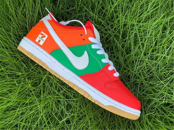 Nike SB Dunk Low - 7 Eleven