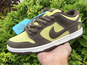 Nike SB Dunk Low - Undefeated