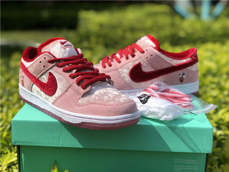 Nike SB Dunk Low - Strange Love