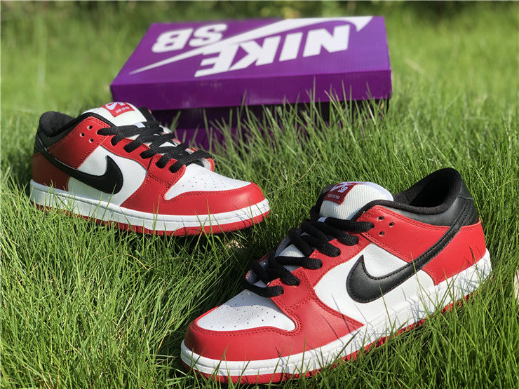 Nike SB Dunk Low - Chicago