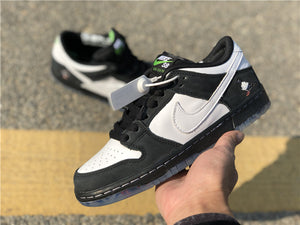 Nike SB Dunk Low - Staple Panda Pigeon